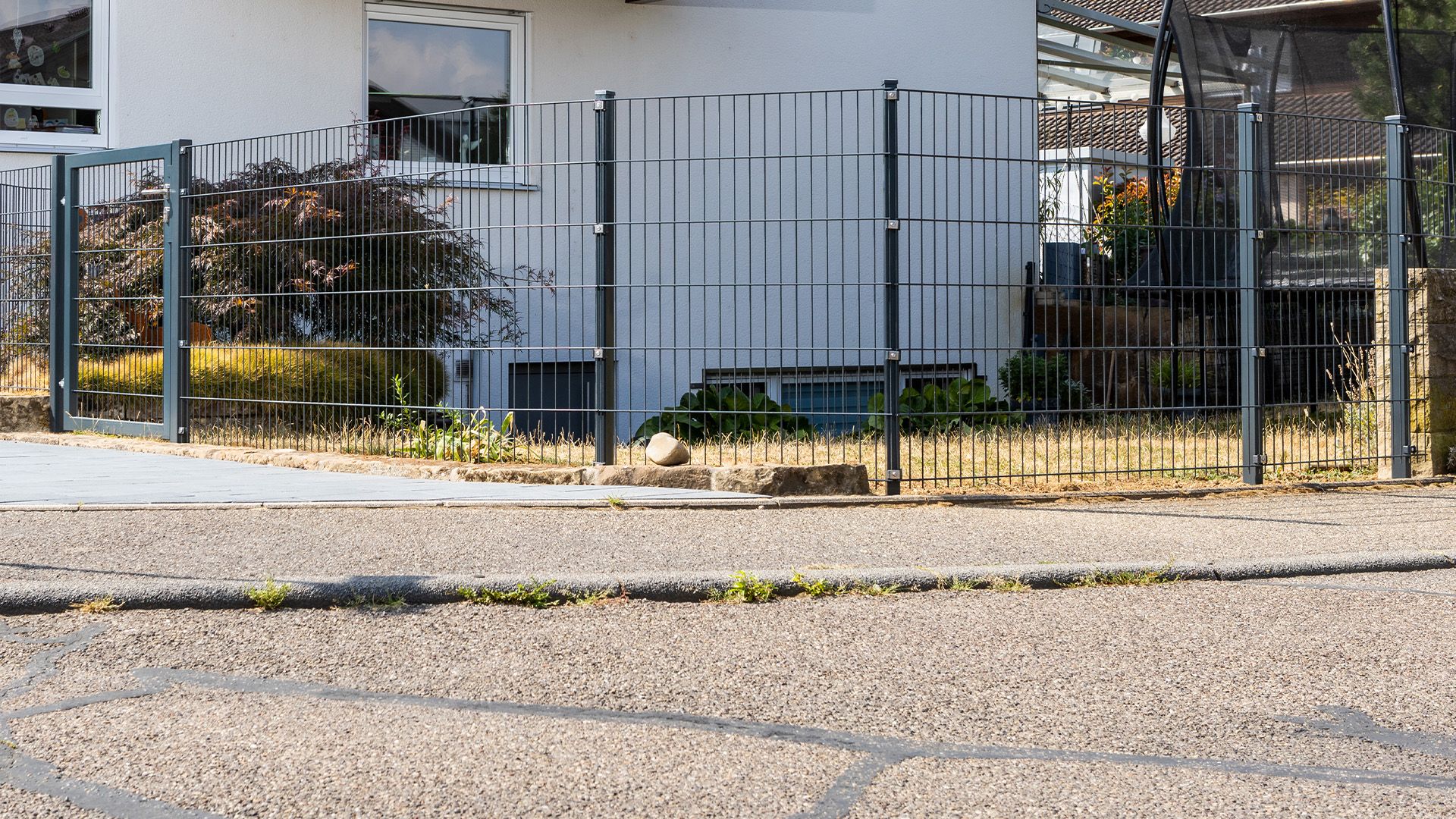 Doppelstabmattenzaun mit Gartenpforte