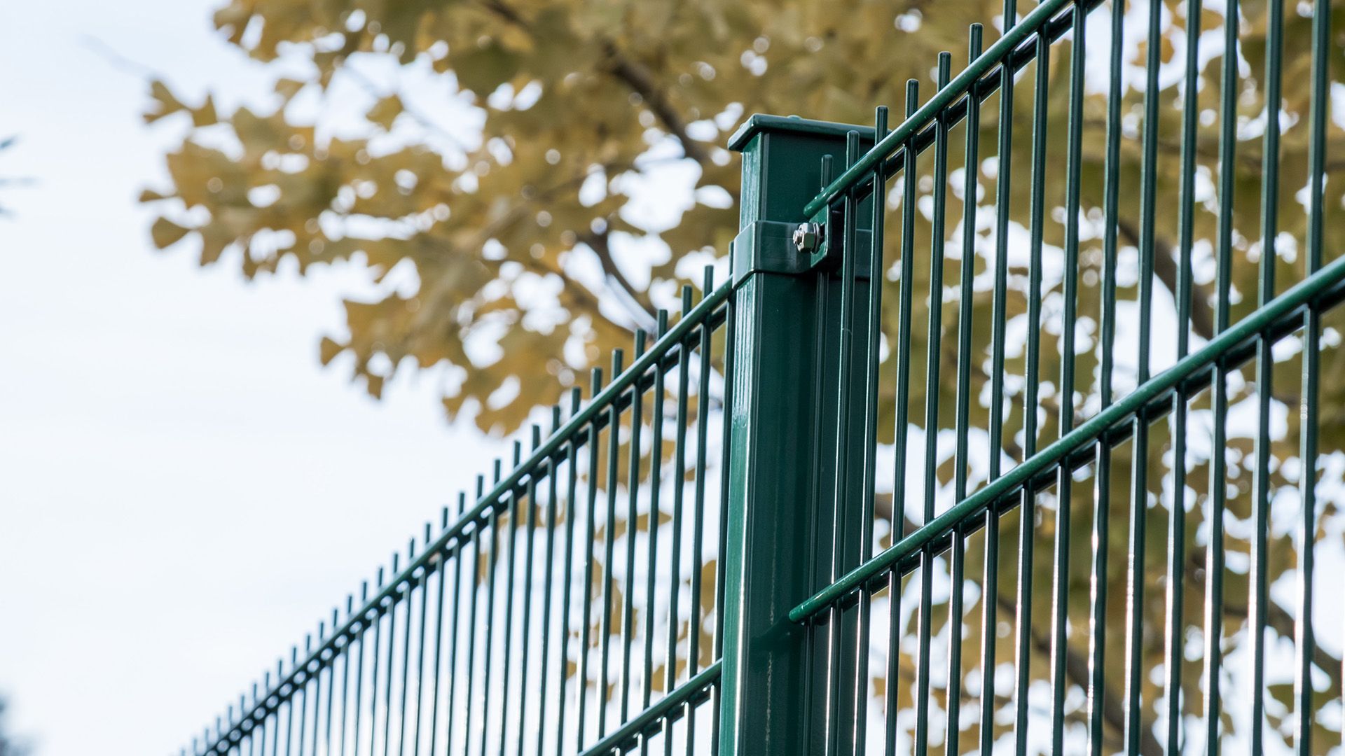 Zaunpfosten mit Schellen