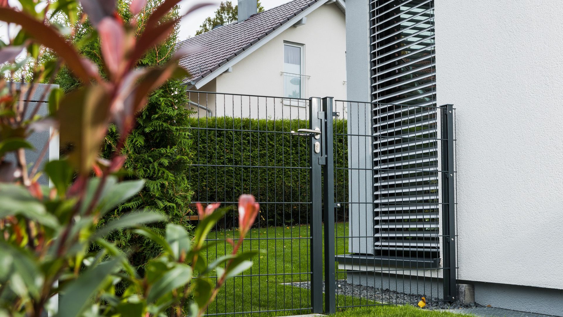 Universalpforte mit Doppelstabmattenzaun