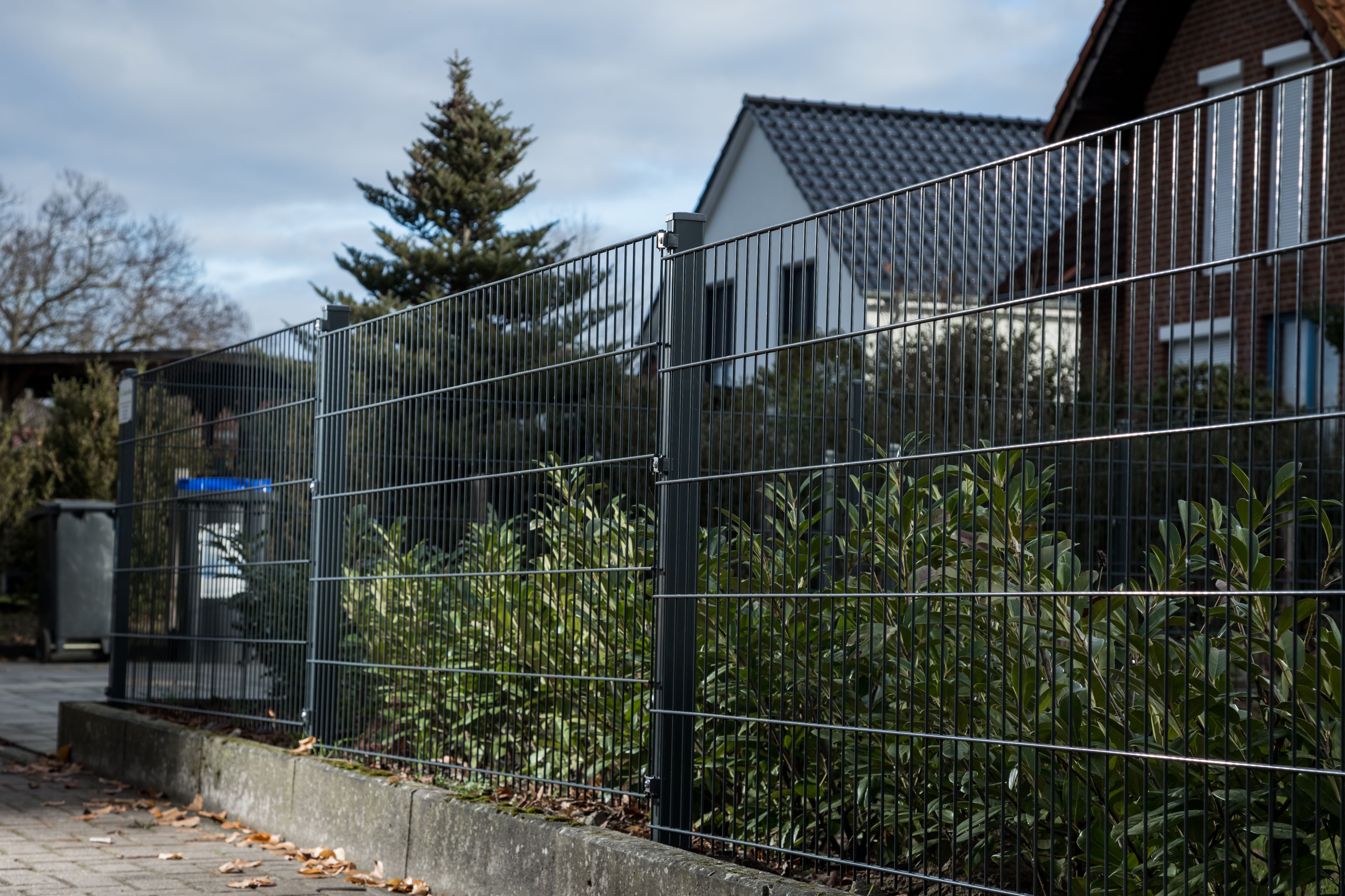 Doppelstabmattenzaun als Vorgartenzaun